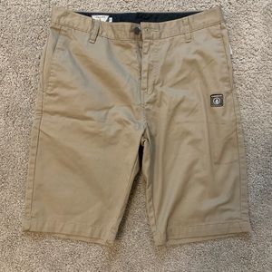 Men’s Modern Fit Khaki Shorts